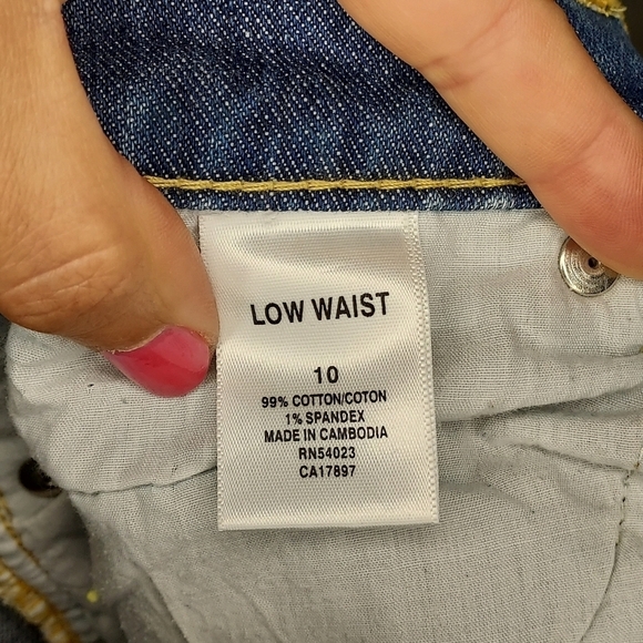 Old Navy bermuda jean shorts stretch low waist med wash distressed 10 - Picture 5 of 6